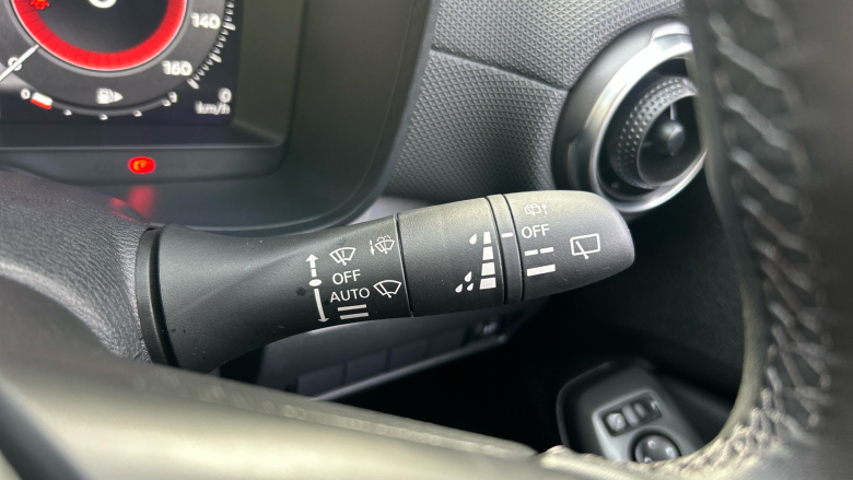 Nissan Juke 1.6 Hybrid N-Connecta 5dr Auto Hybrid Hatchback